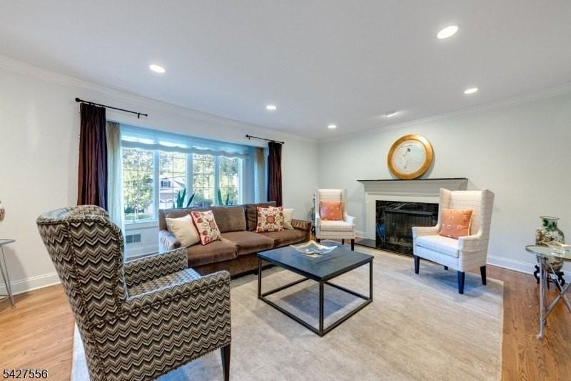 7 Byron Rd - Photo 3 of 33