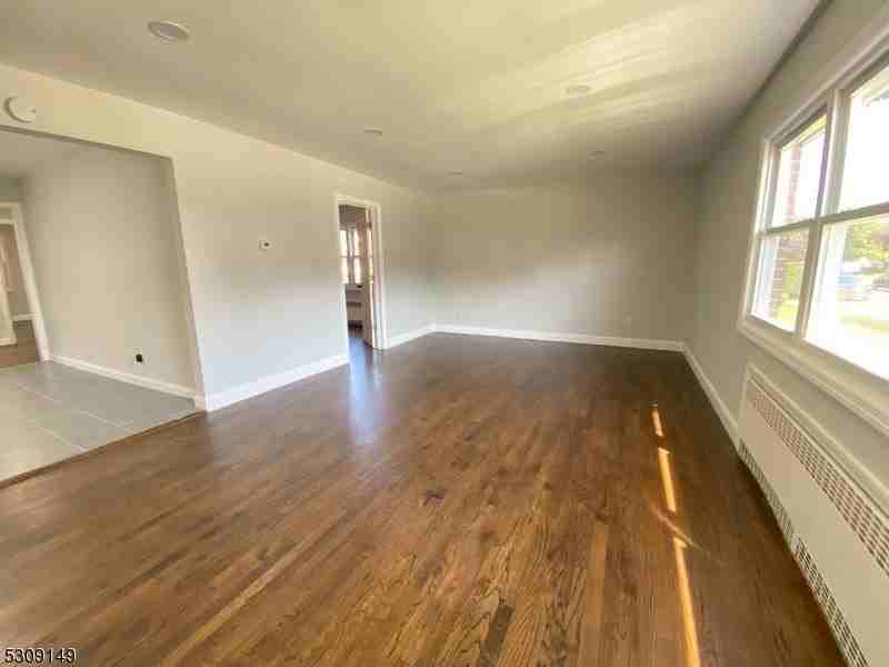 905 Sanford Ave #2 - Photo 5 of 12