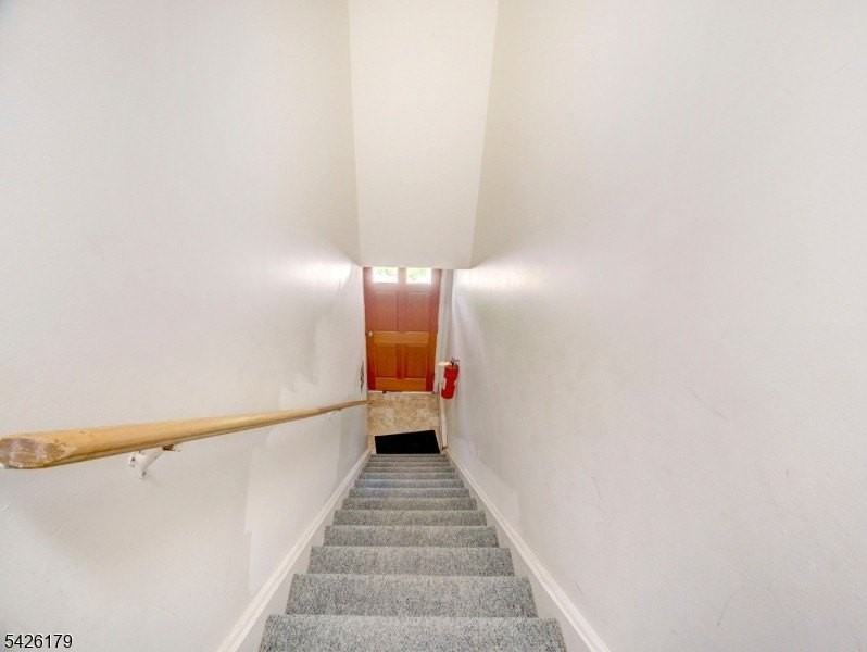 365 Bloomfield Ave - Photo 5 of 15