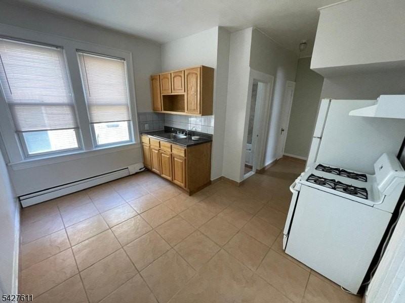 1425 Lexington Pl - Photo 2 of 14