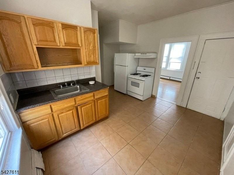 1425 Lexington Pl - Photo 3 of 14