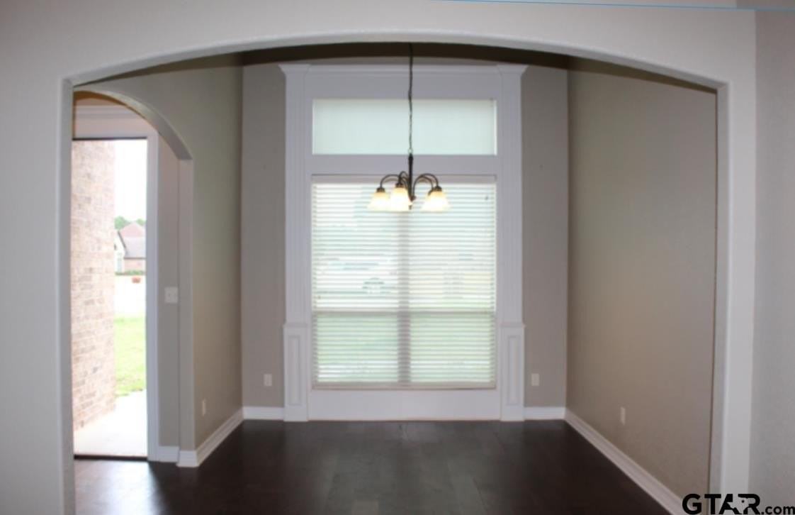 1811 Spruce Pine Ln - Photo 3 of 26