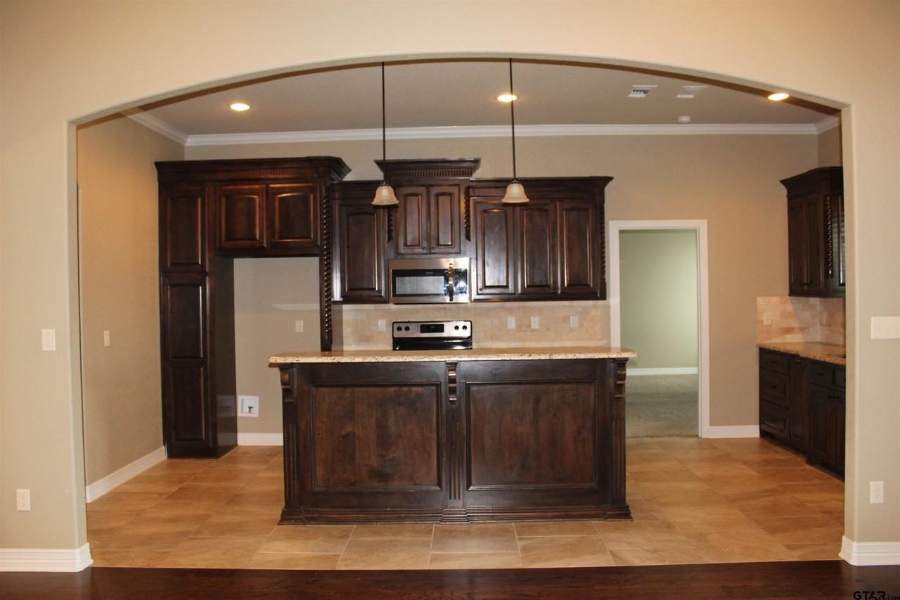 1811 Spruce Pine Ln - Photo 4 of 26