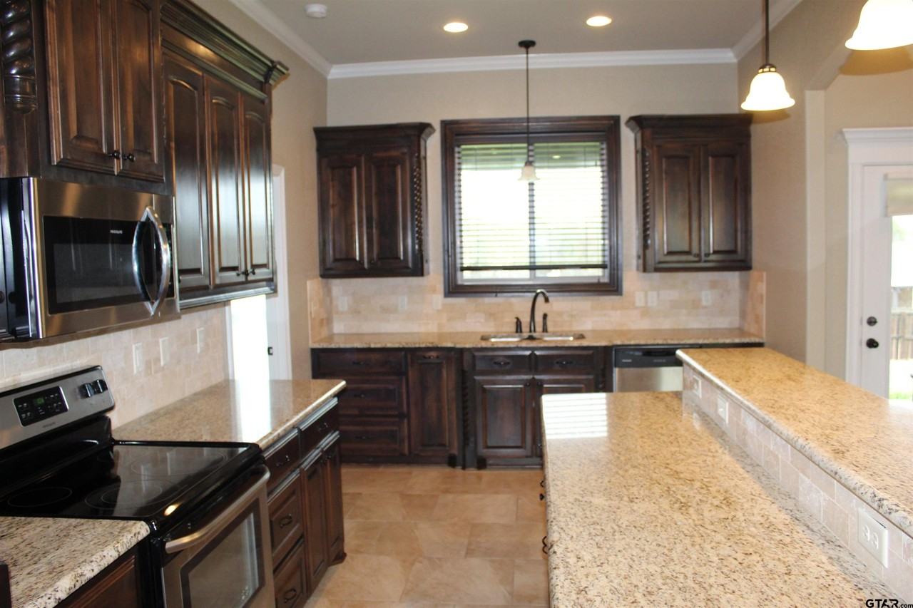 1811 Spruce Pine Ln - Photo 5 of 26