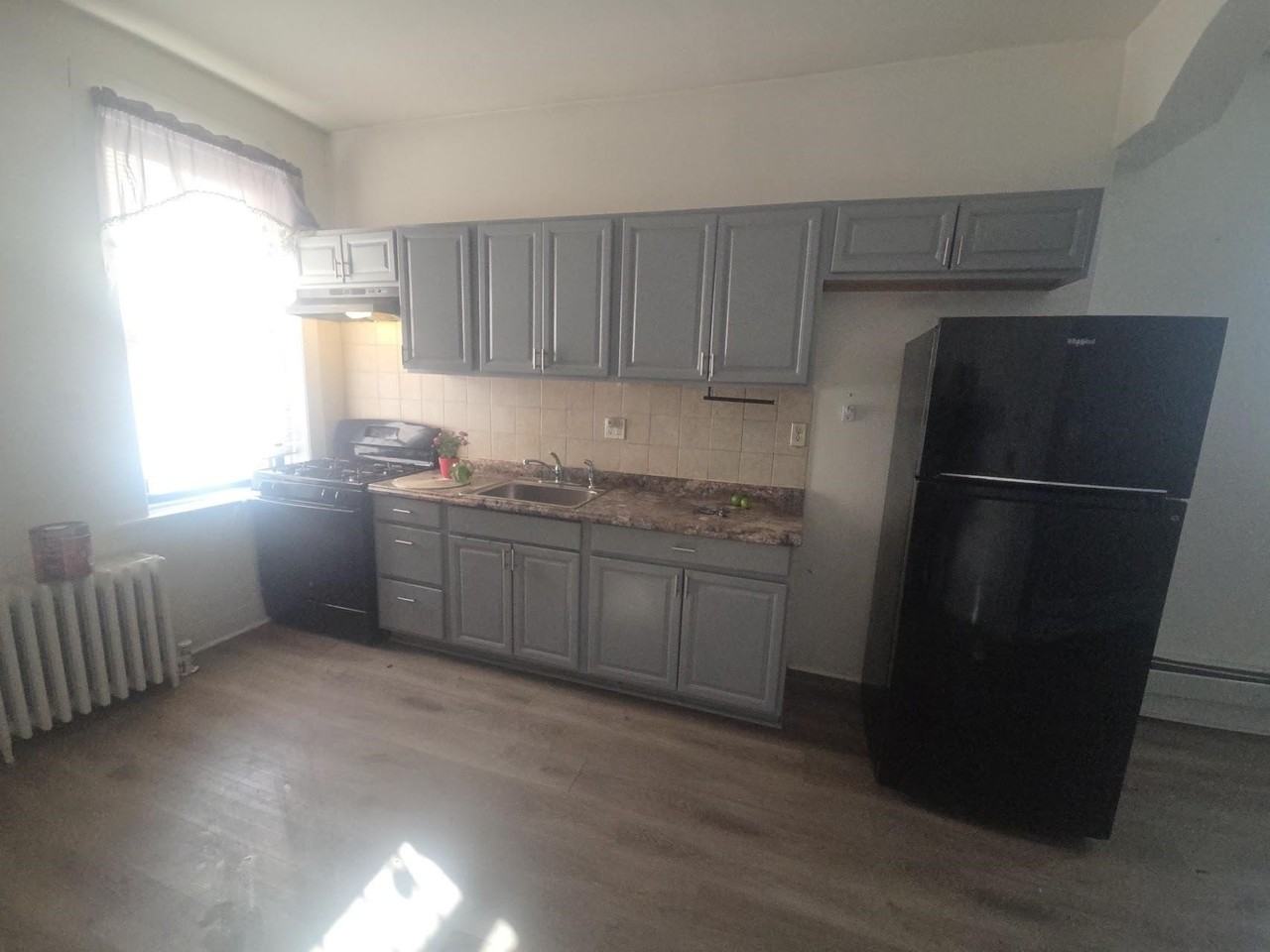 819 24th St - Photo 2 of 9