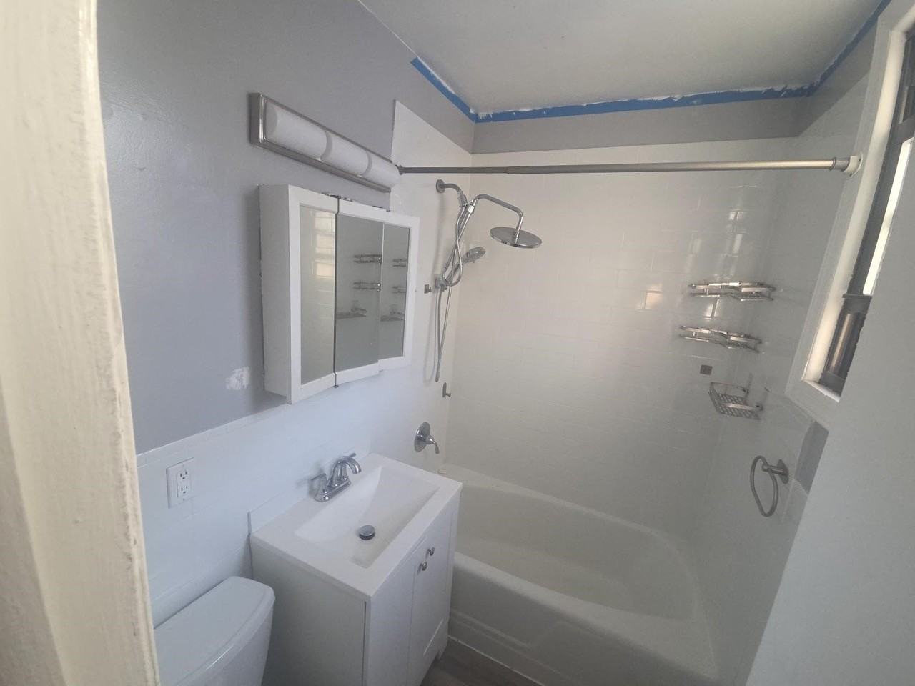 819 24th St - Photo 4 of 9