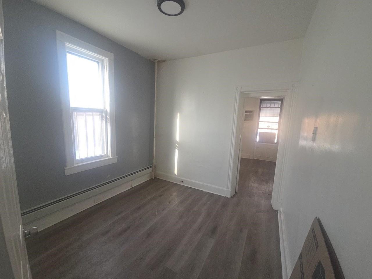 819 24th St - Photo 5 of 9