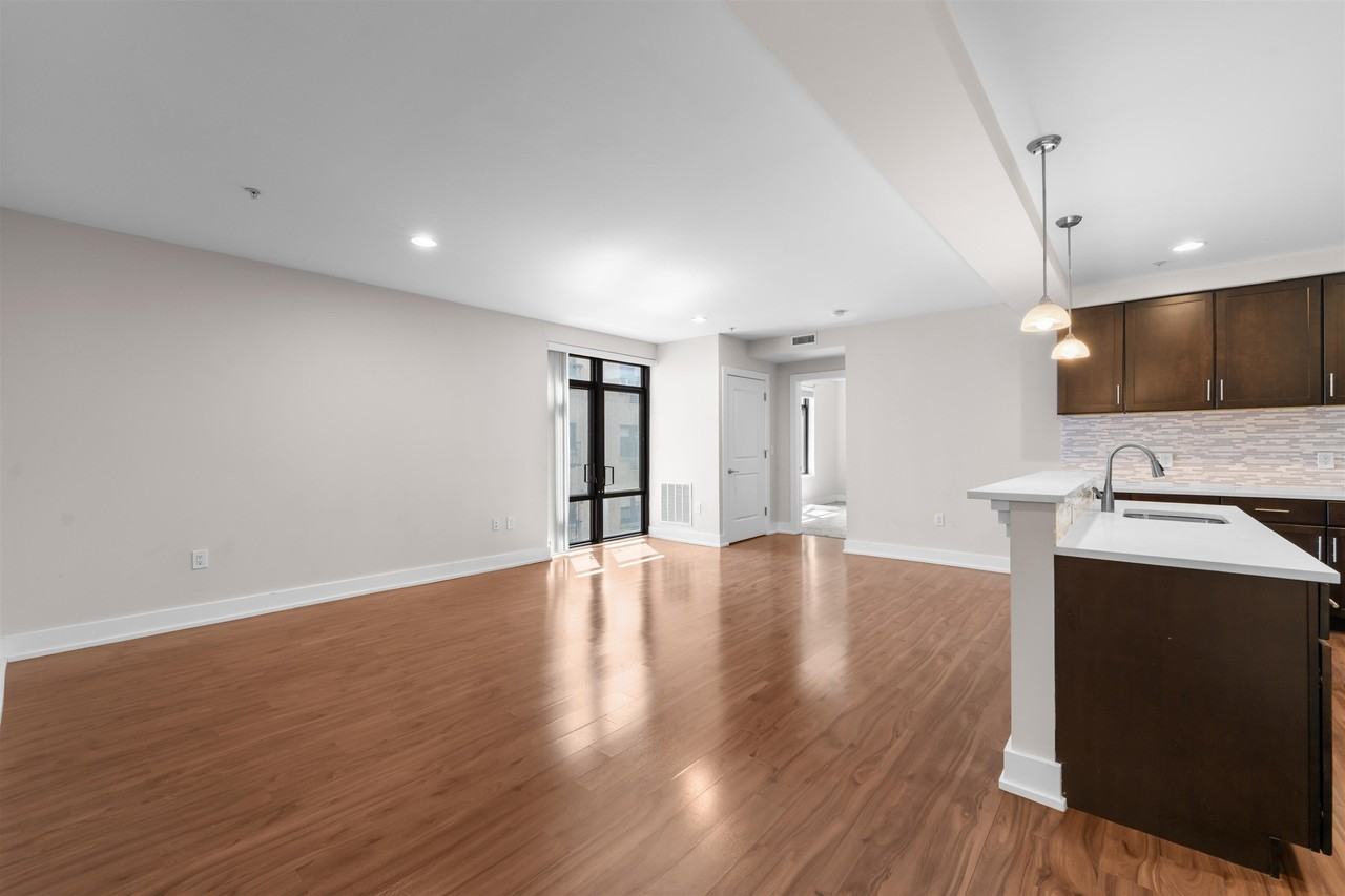 1040 Kennedy Blvd #305 - Photo 3 of 47