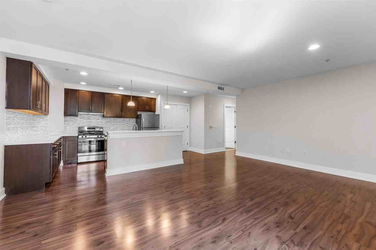 1040 Kennedy Blvd #305 - Photo 4 of 47