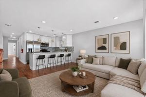 featured image of 40 E 5th St #2