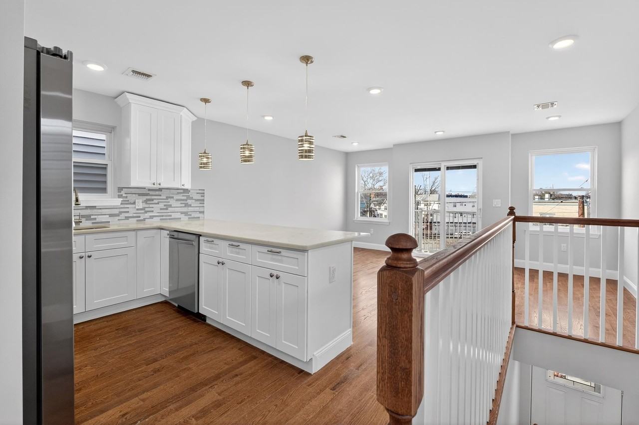 40 E 5th St #2 - Photo 4 of 23