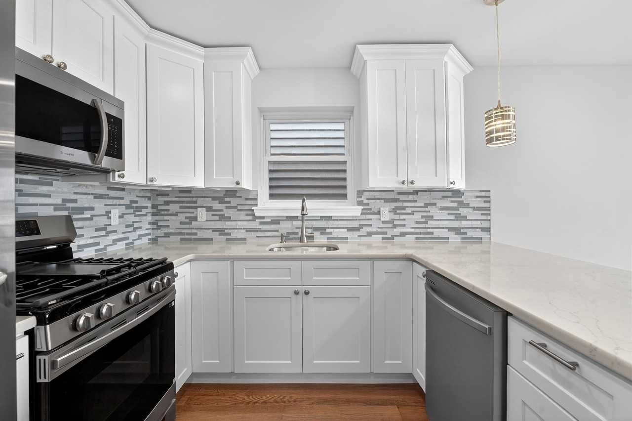 40 E 5th St #2 - Photo 5 of 23