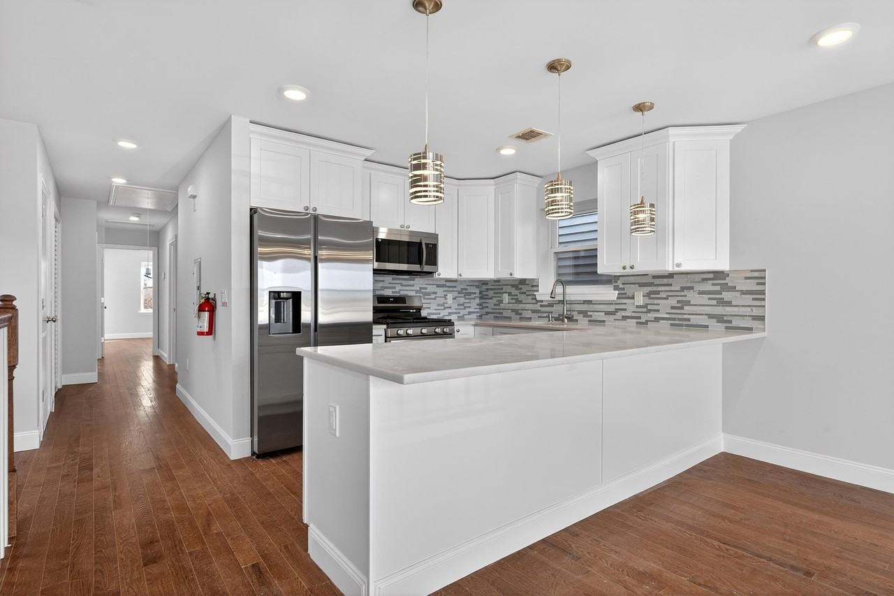 40 E 5th St #2 - Photo 6 of 23