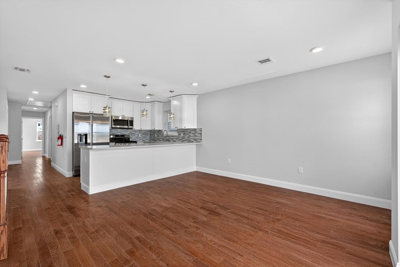 40 E 5th St #2 - Photo 7 of 23