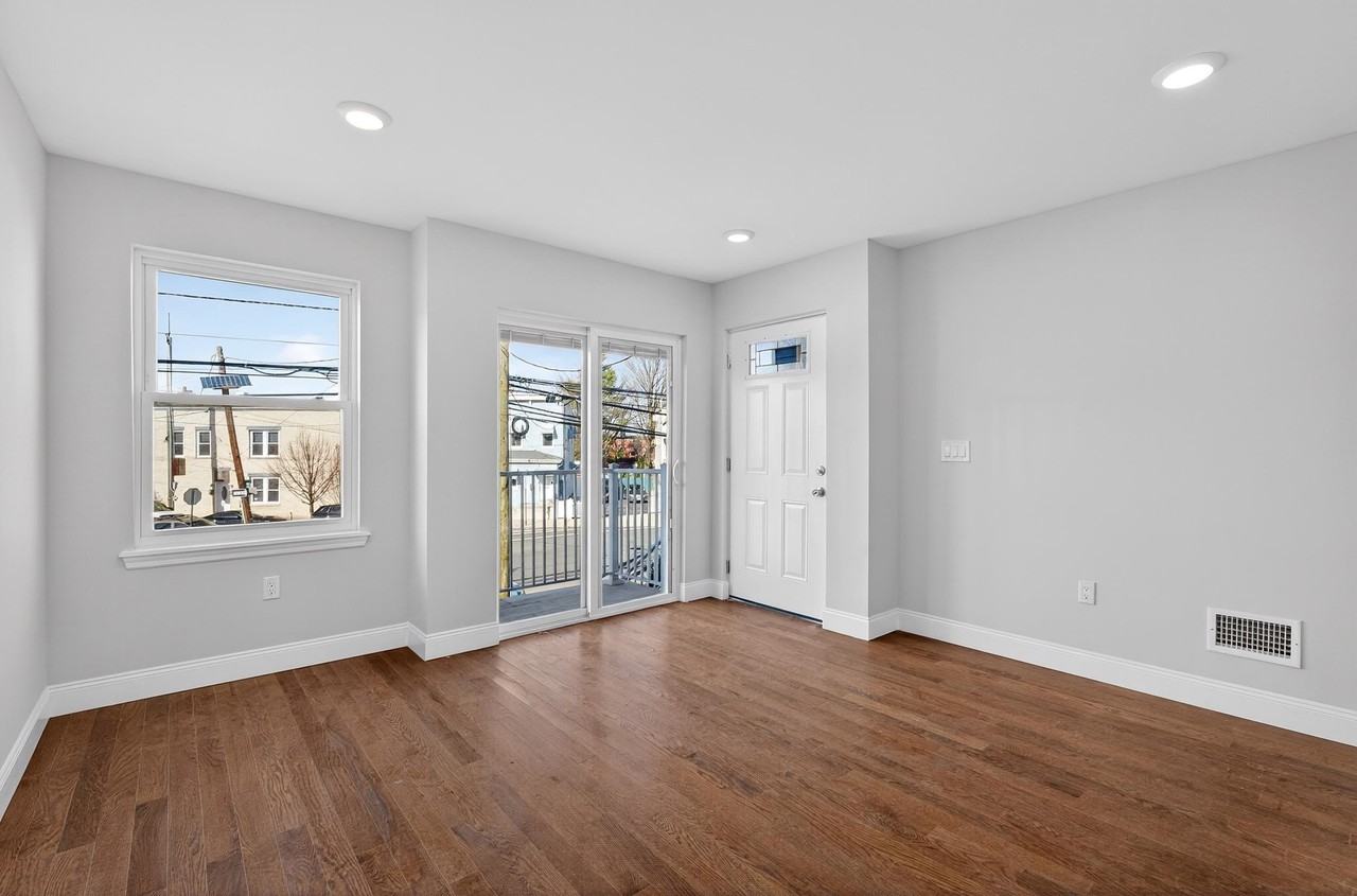 40 E 5th St #1 - Photo 3 of 27