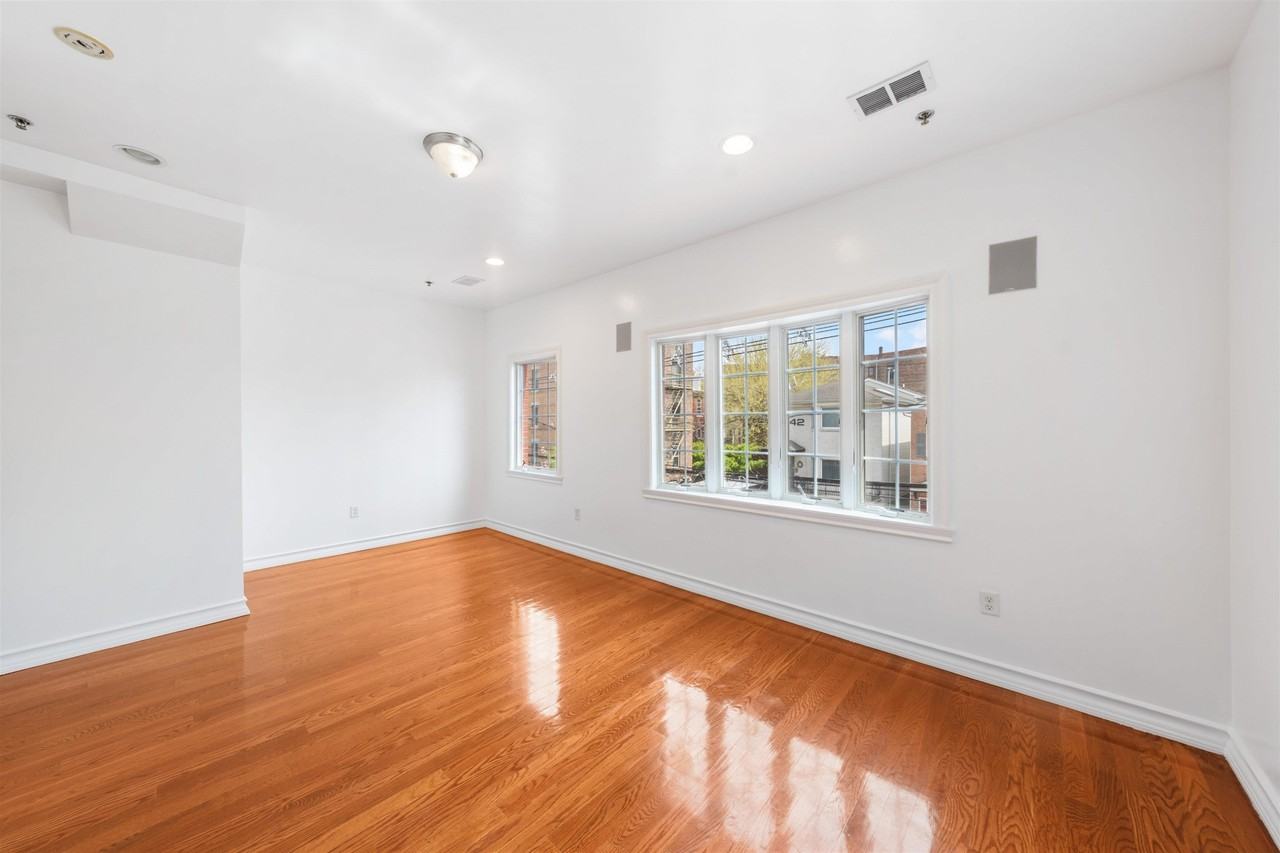 239 Baldwin Ave #2 - Photo 3 of 8