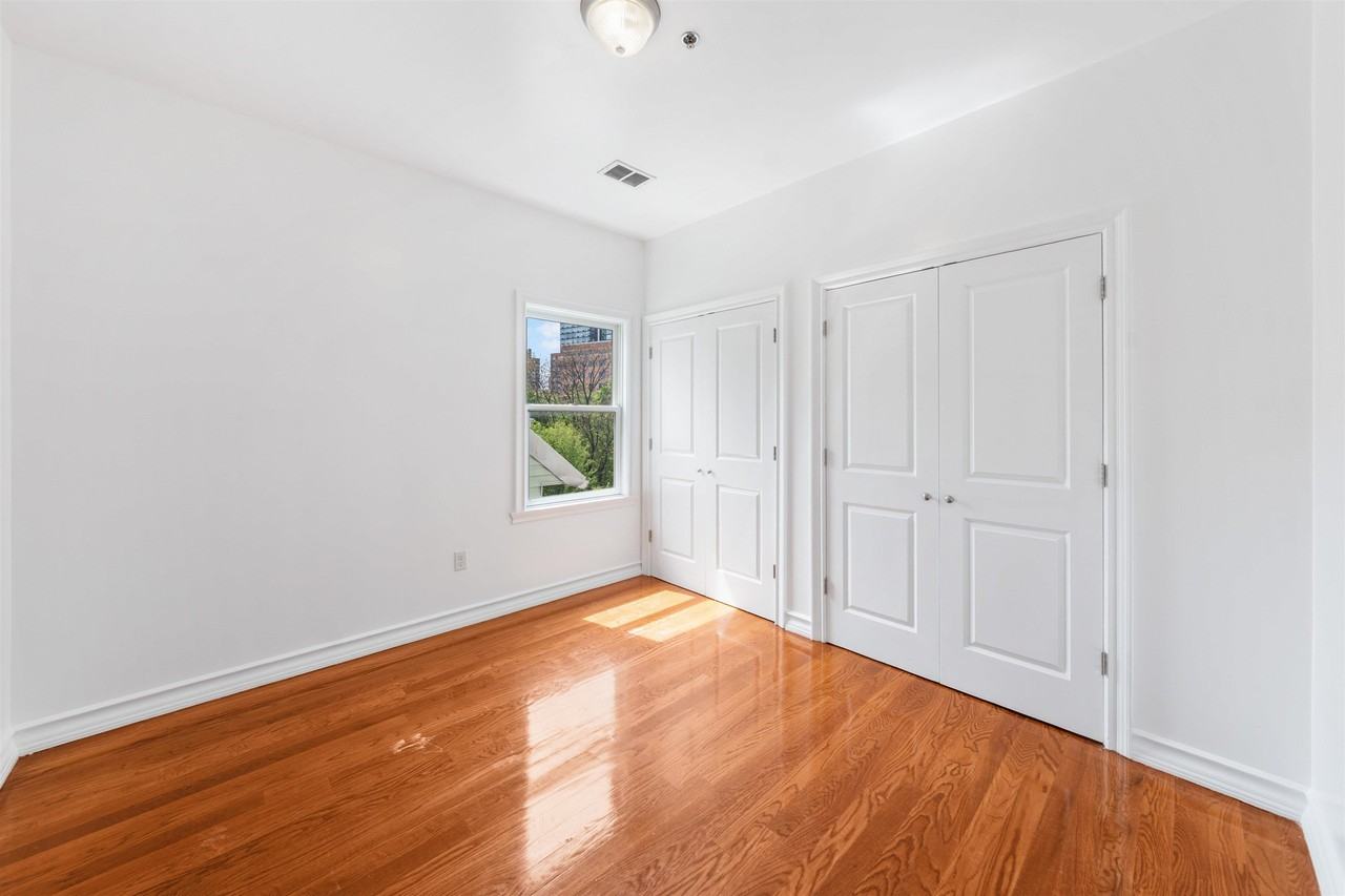 239 Baldwin Ave #2 - Photo 5 of 8