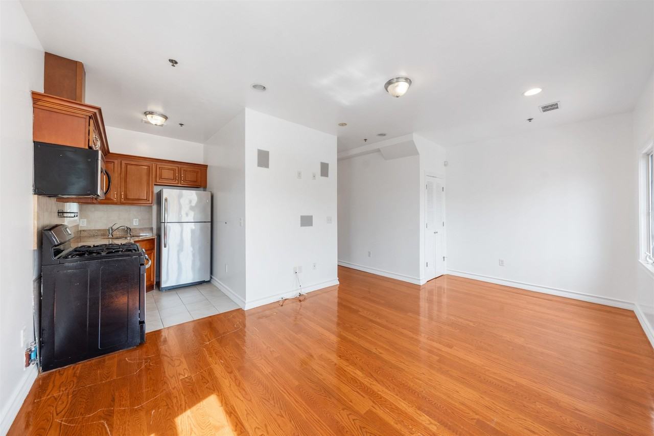 239 Baldwin Ave #2 - Photo 6 of 8