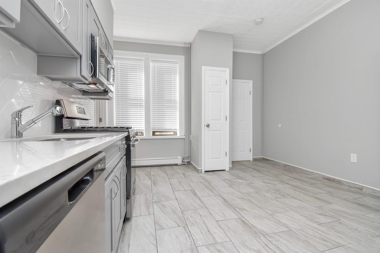 2307 New York Ave #2 - Photo 2 of 13