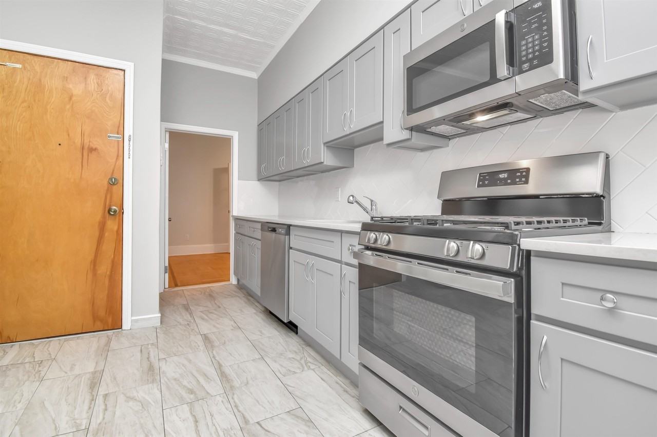 2307 New York Ave #2 - Photo 3 of 13