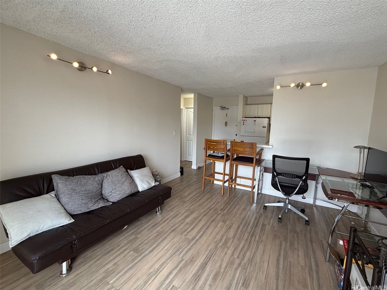 725 Piikoi St #603 - Photo 3 of 11