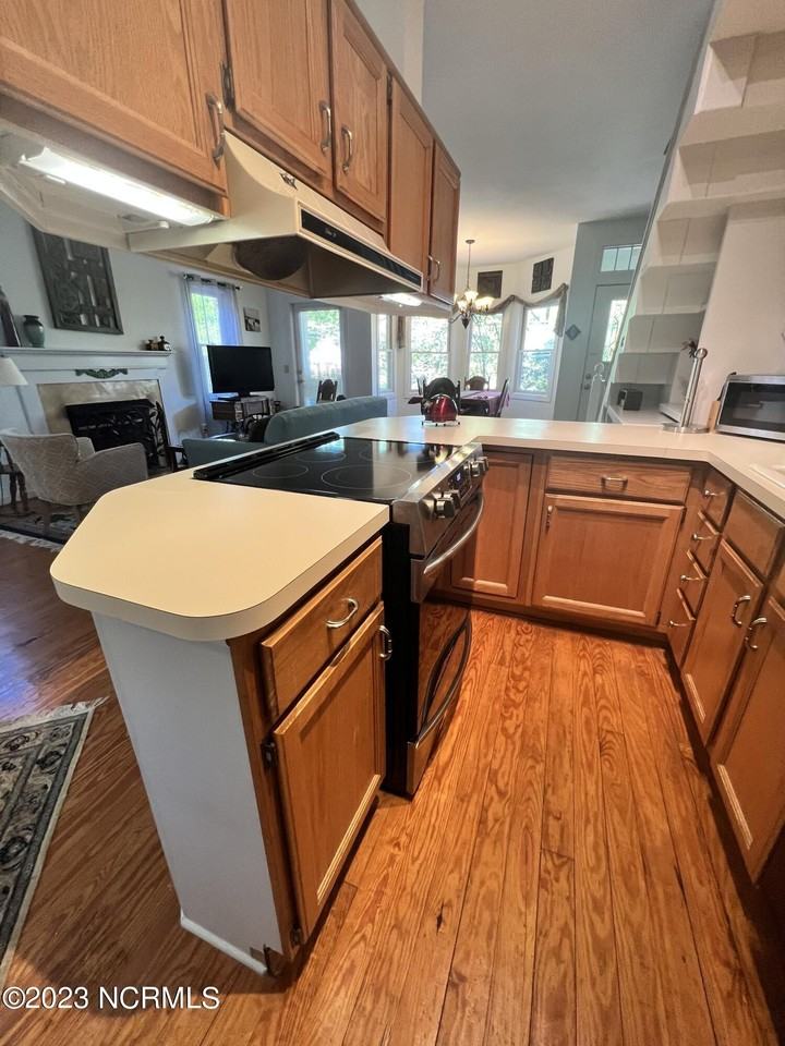 106 Ann St - Photo 5 of 15