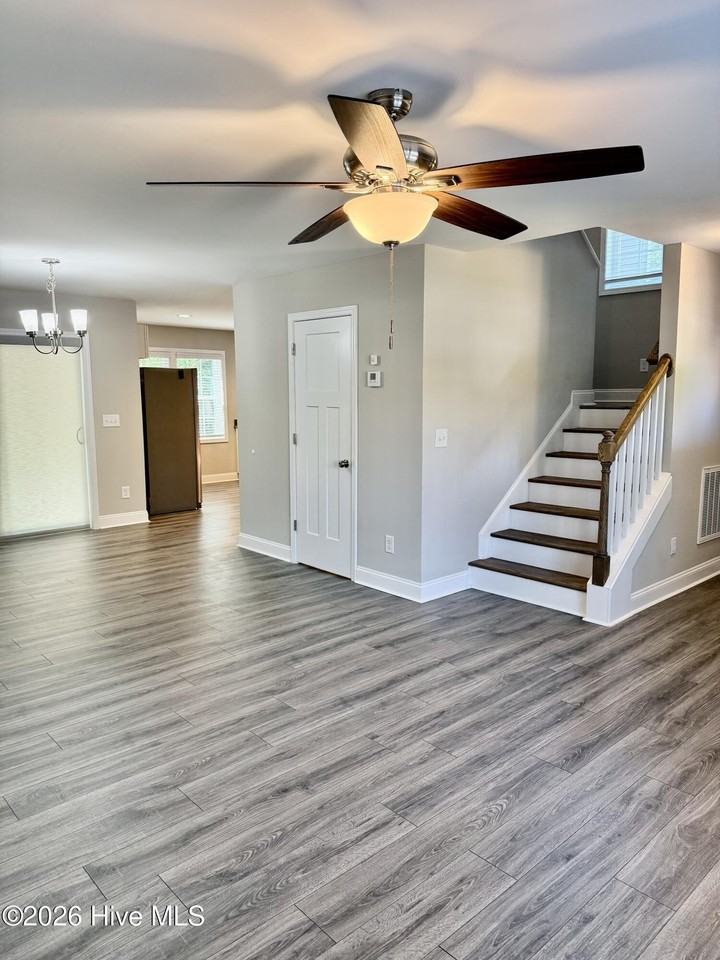 175 S Carlisle St - Photo 4 of 24