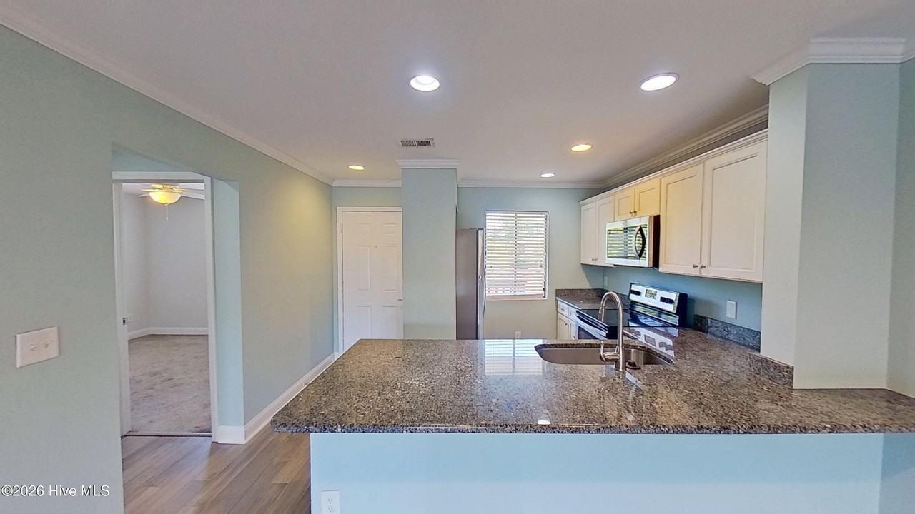 3728 Saint Johns Ct #B - Photo 5 of 18