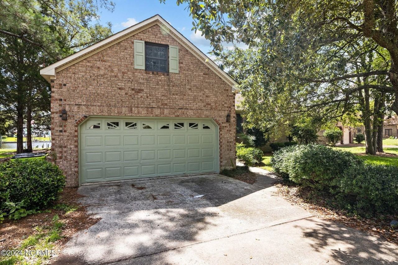 5722 Gondolier Dr - Photo 3 of 49