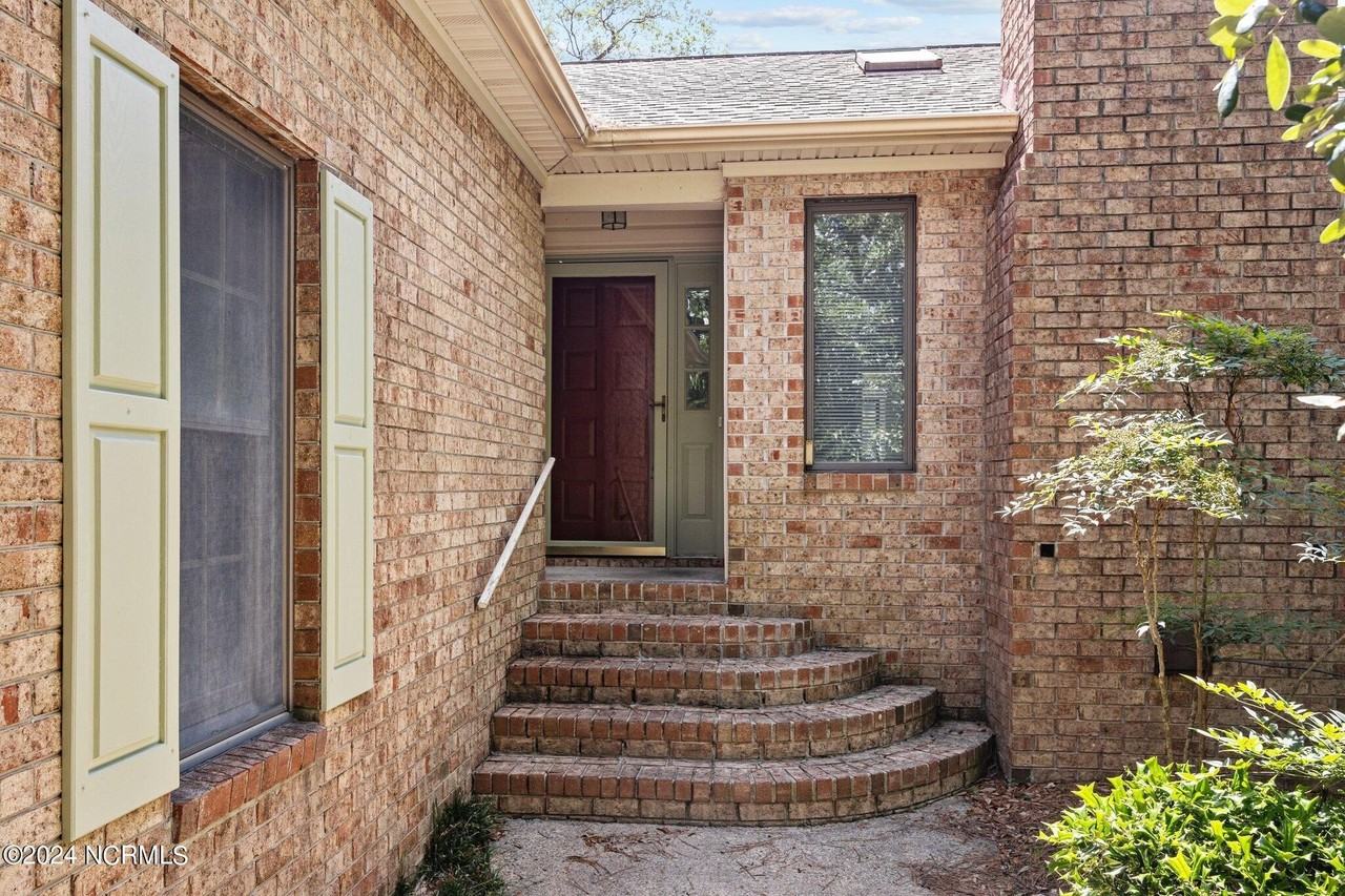 5722 Gondolier Dr - Photo 5 of 49