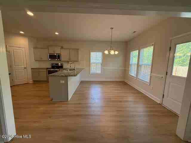 400 Bulrush Ct - Photo 7 of 34