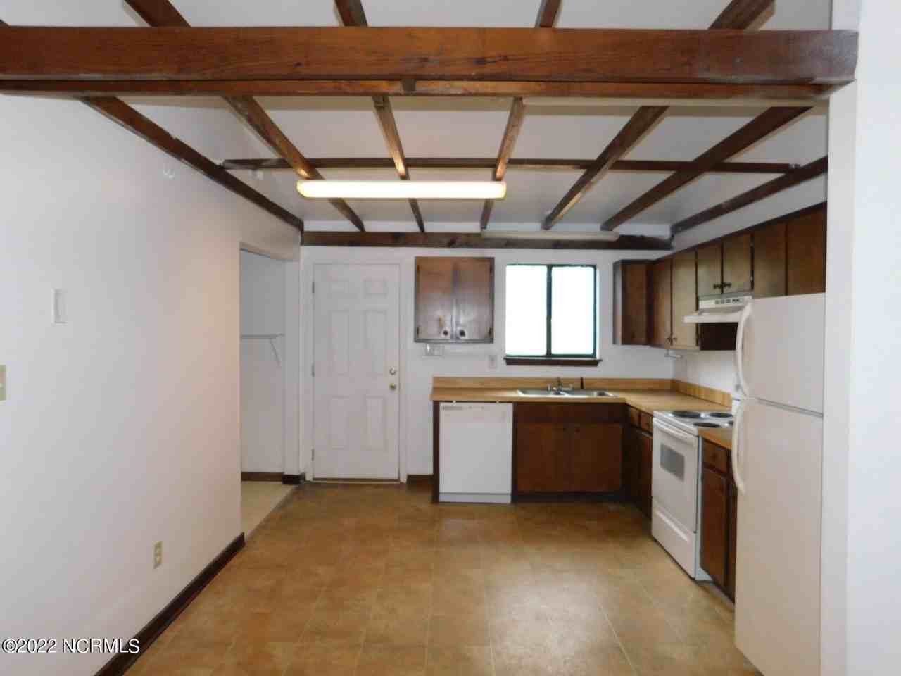 9 Cedar Ridge Ct - Photo 3 of 13