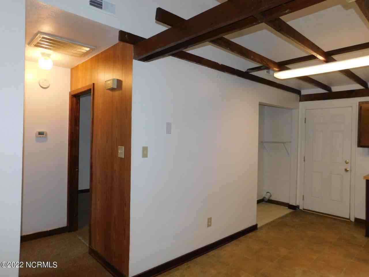 9 Cedar Ridge Ct - Photo 4 of 13