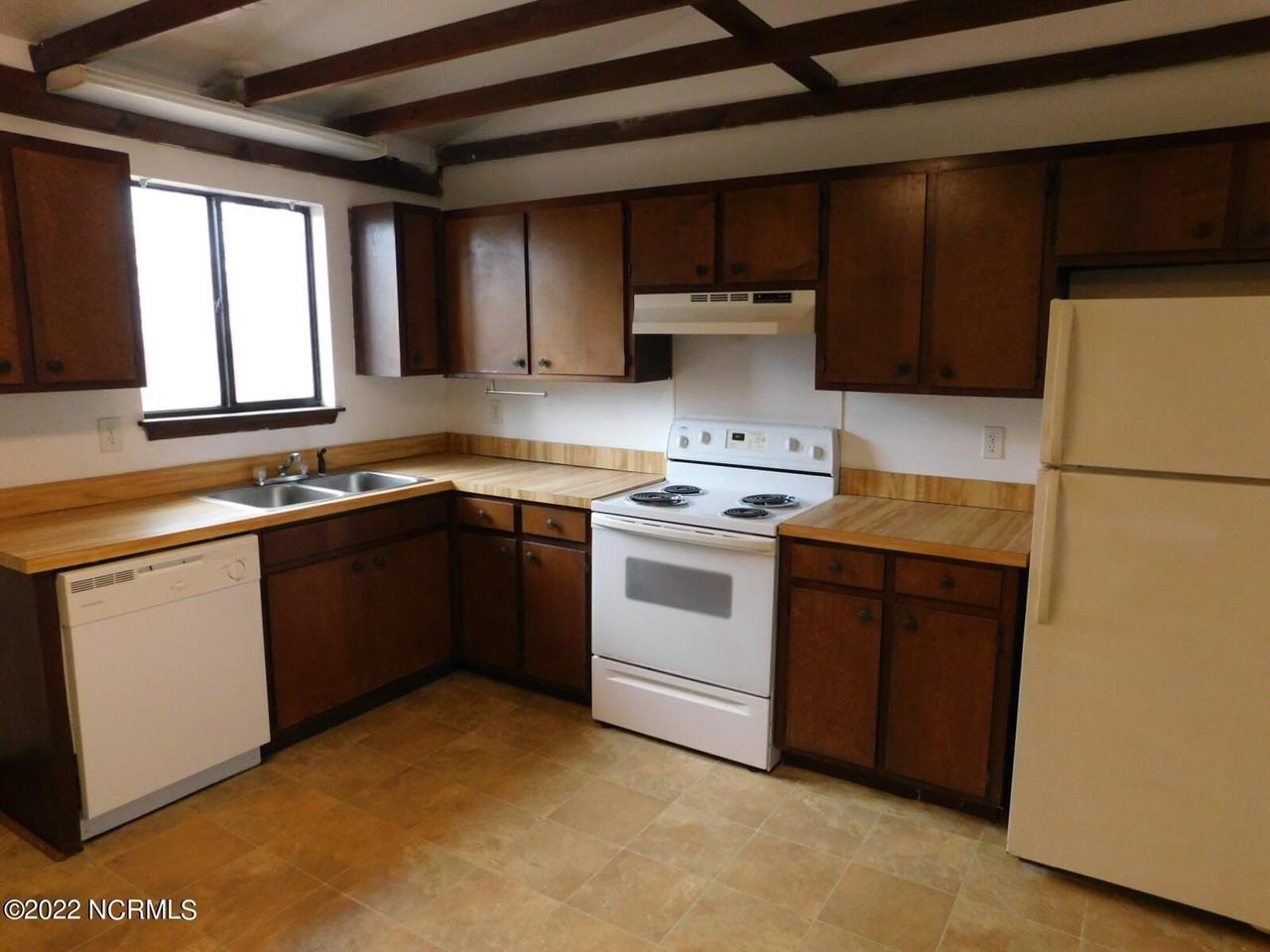 9 Cedar Ridge Ct - Photo 5 of 13