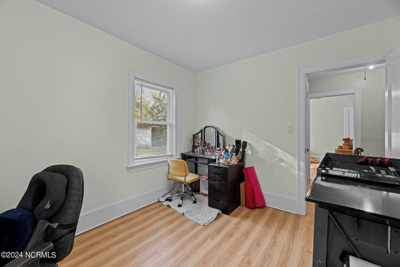 607 Watson Ave - Photo 3 of 38