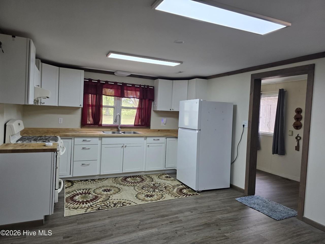 844 Old Church Rd - Photo 4 of 27