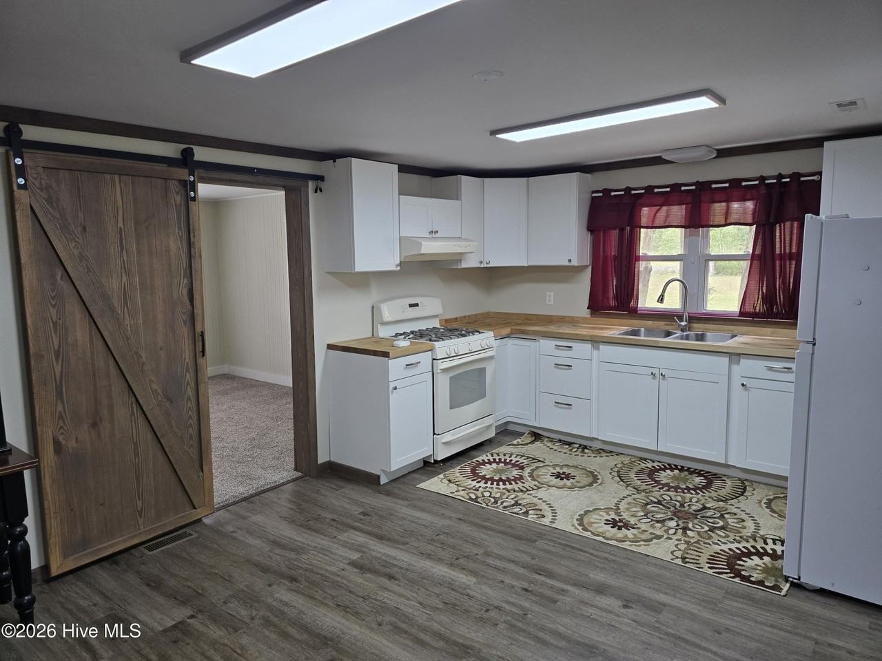 844 Old Church Rd - Photo 5 of 27
