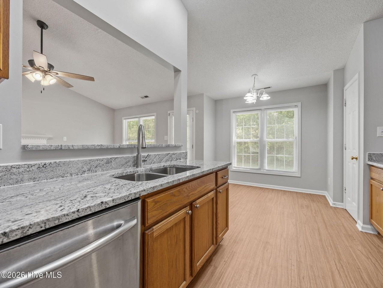 220 Stone Point Ln - Photo 6 of 25