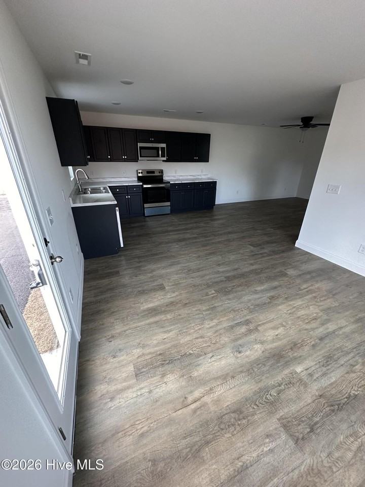 4515 Greenway Ave - Photo 3 of 13