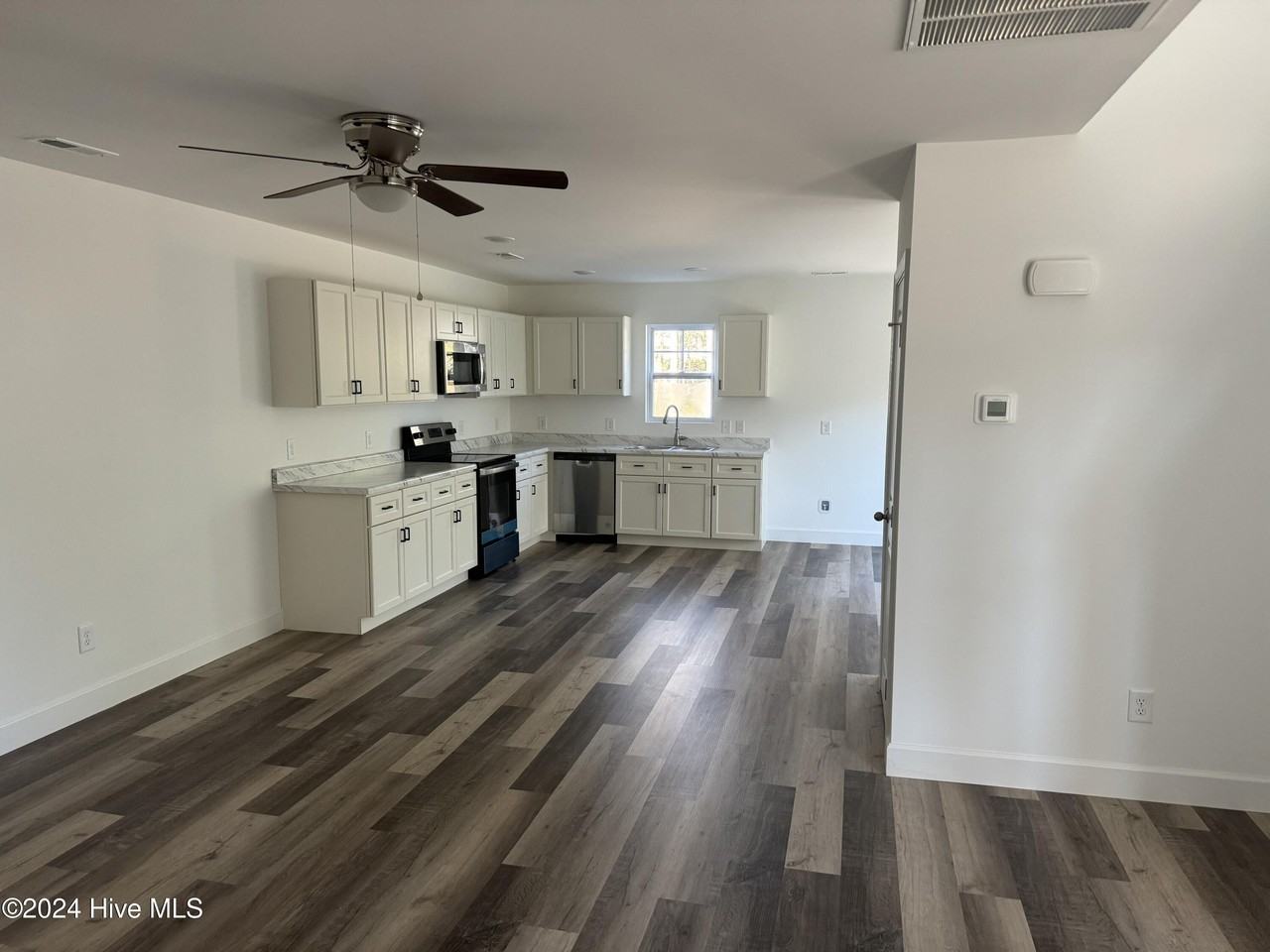 4515 Greenway Ave - Photo 7 of 13