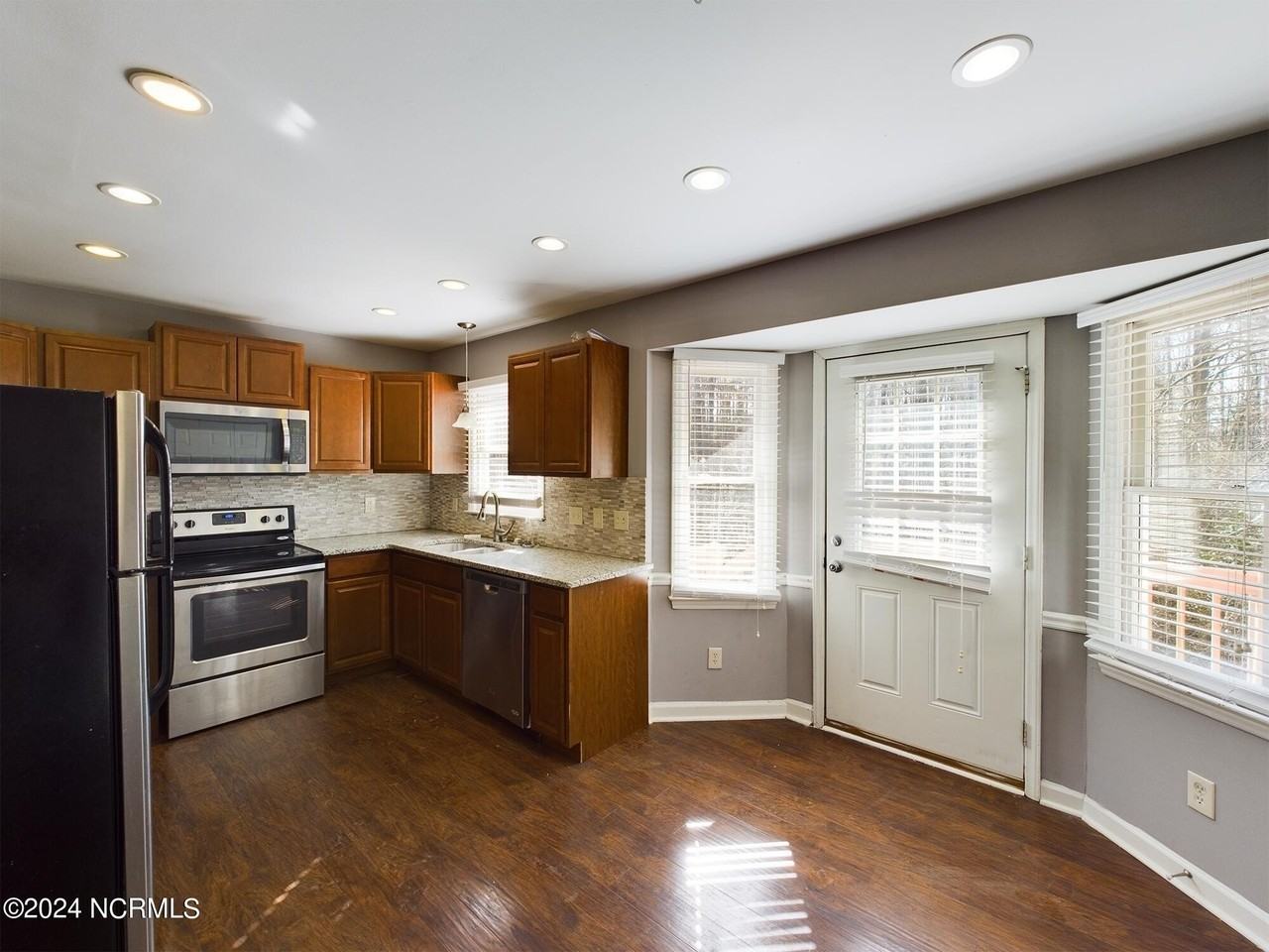 3520 Casine Ct - Photo 7 of 25