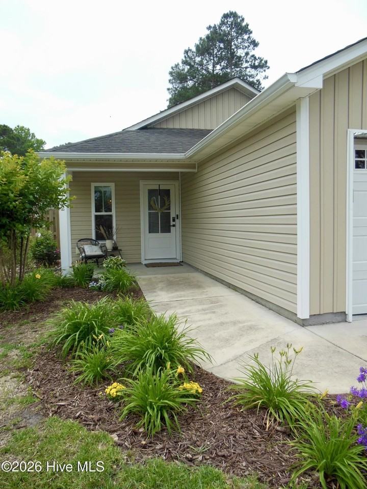 102 Bay Tree Cir - Photo 2 of 16
