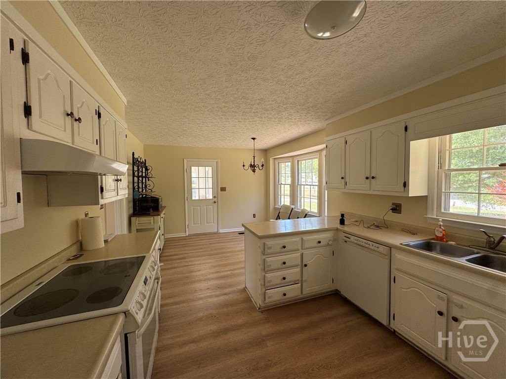 1041 Limmerick Dr - Photo 7 of 24