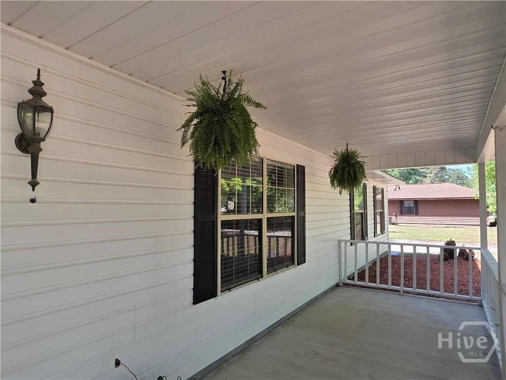 622 Plantation Dr - Photo 3 of 25