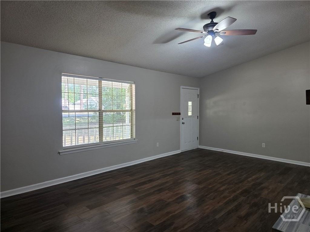 622 Plantation Dr - Photo 5 of 25