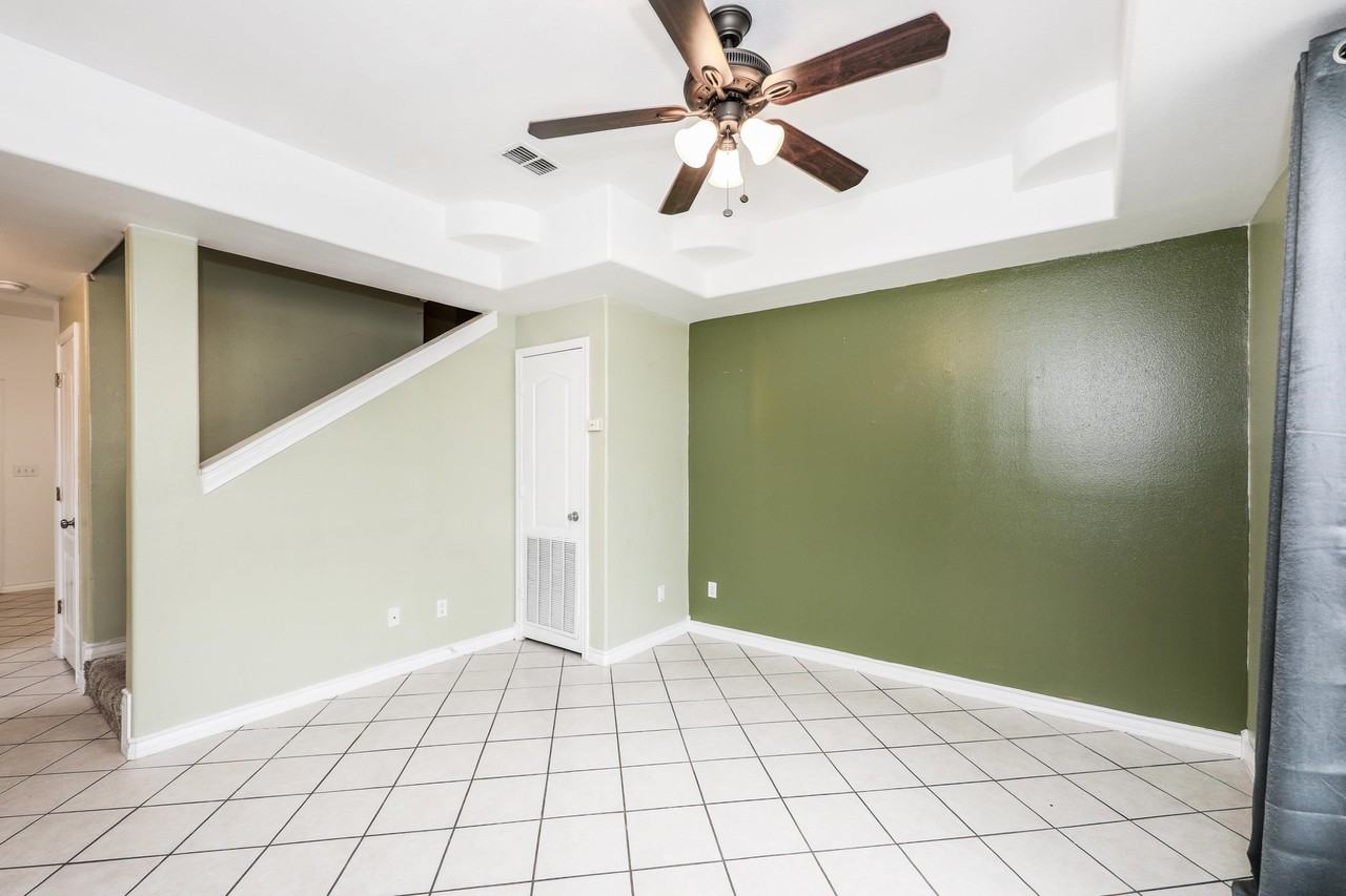 1000 Ranchway Dr - Photo 3 of 35