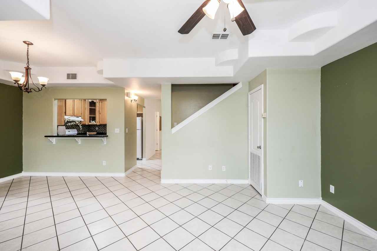 1000 Ranchway Dr - Photo 4 of 35