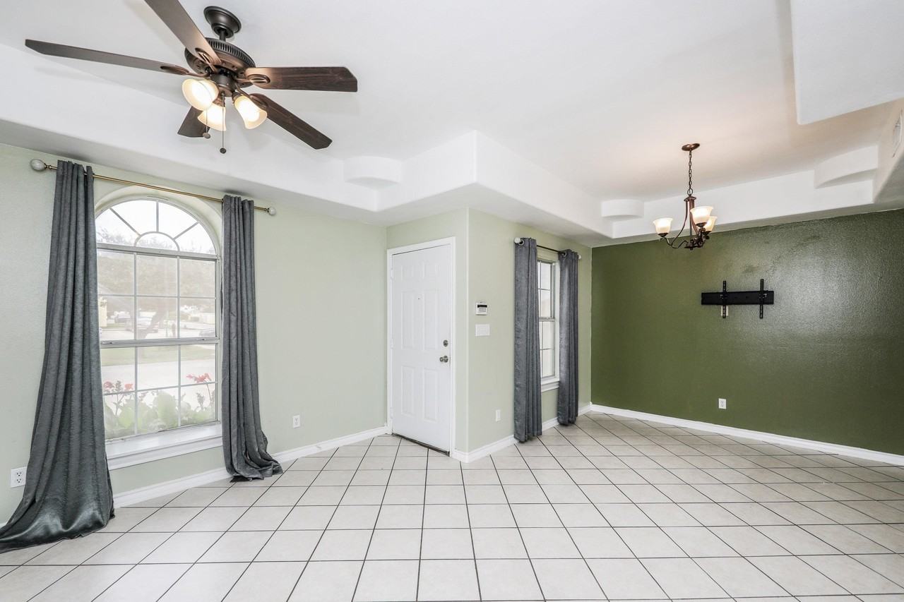 1000 Ranchway Dr - Photo 5 of 35