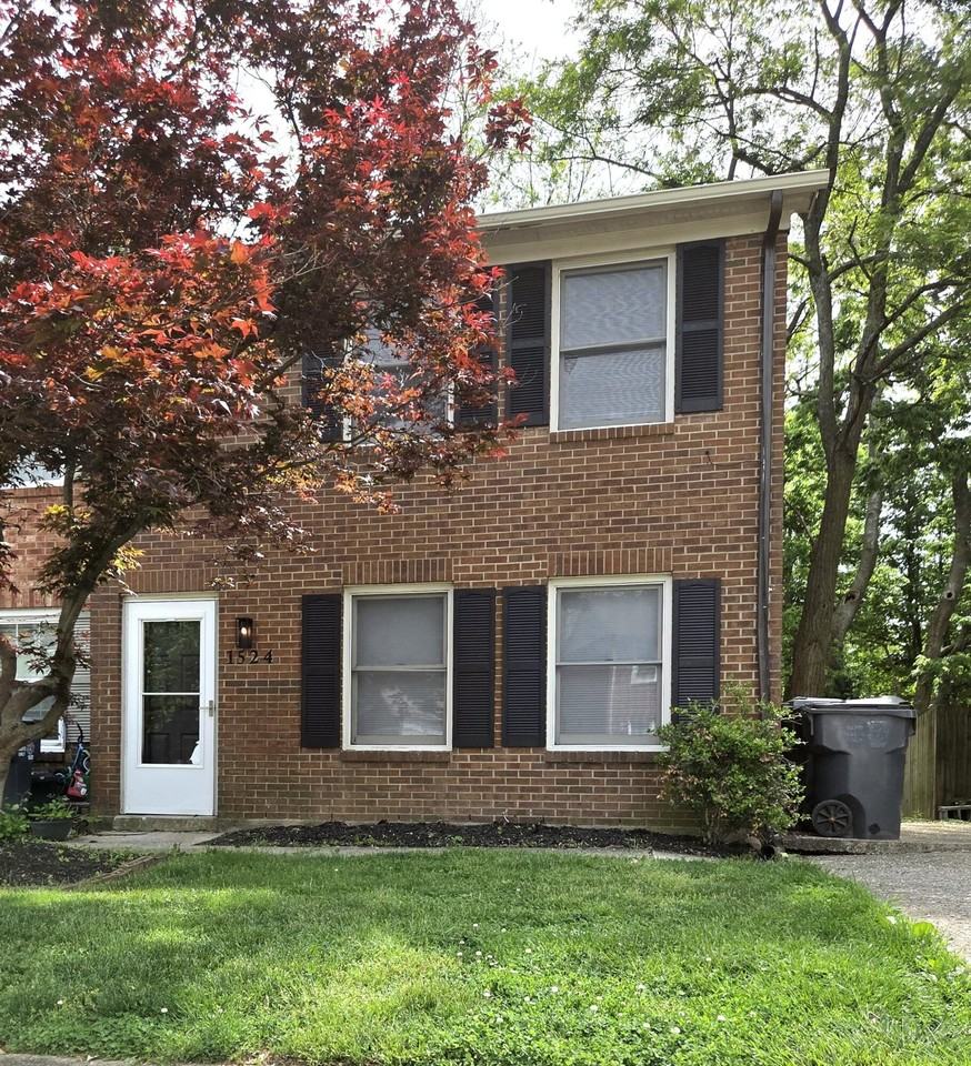 1524 Deer Lake Dr - Photo 2 of 16