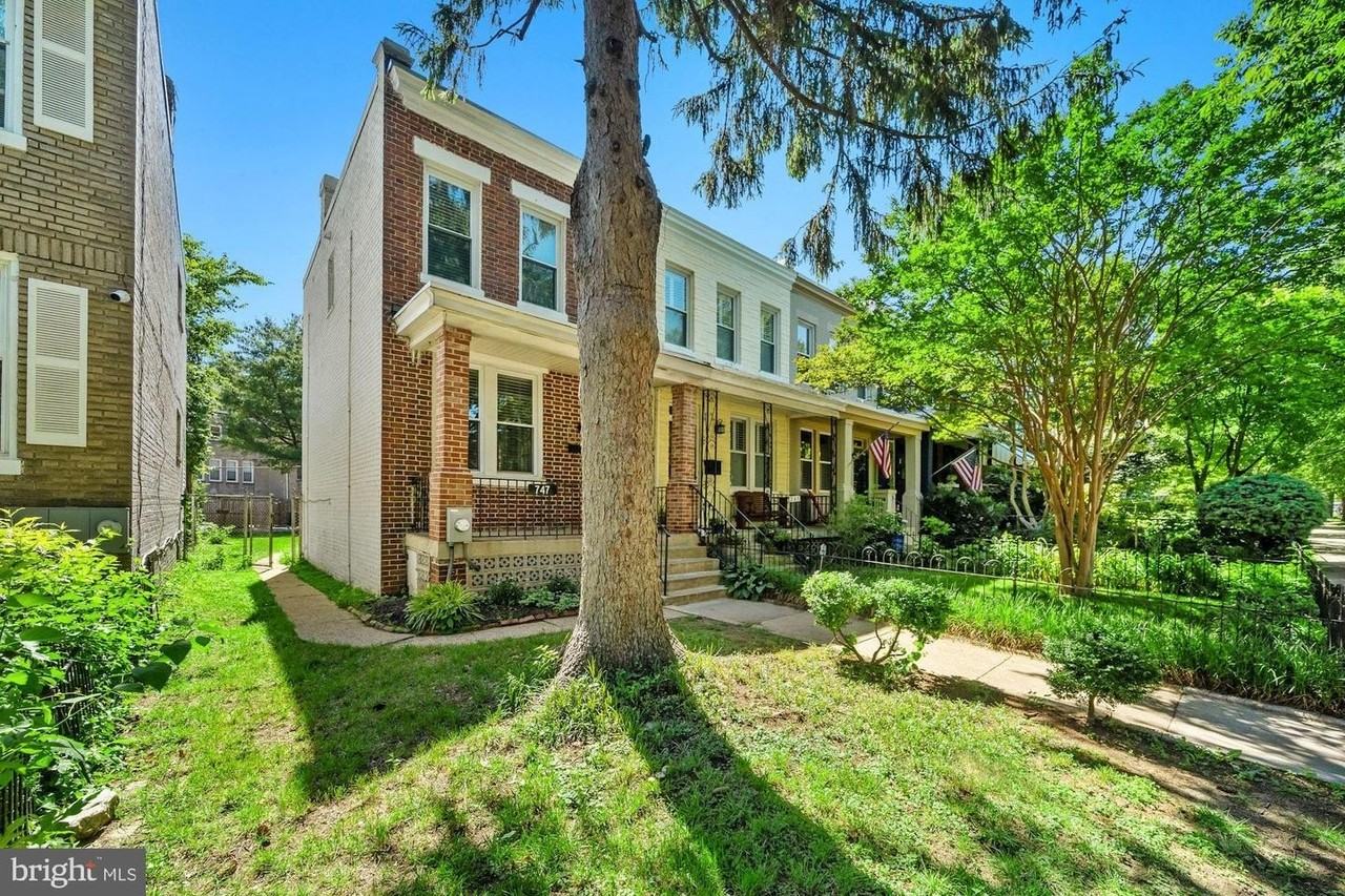 747 Kentucky Ave Se - Photo 2 of 33